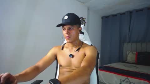 Snapshot of davisito7 chatting on October 4, 6:07 am David Angel online show from October 4, 6:07 am