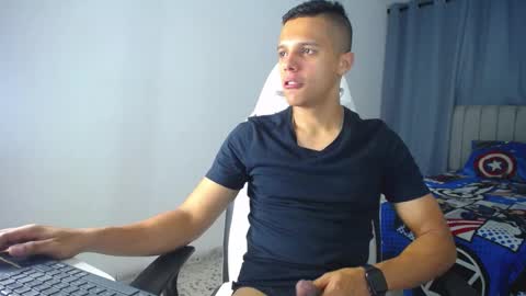 Snapshot of davisito7 chatting on January 21, 4:00 am David Angel online show from January 21, 4:00 am