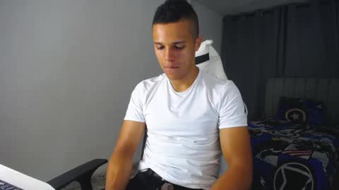 Snapshot of davisito7 chatting on March 5, 3:52 am David Angel online show from March 5, 3:52 am