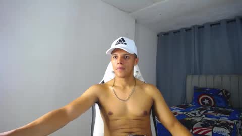 Snapshot of davisito7 chatting on January 1, 11:40 pm David Angel online show from January 1, 11:40 pm