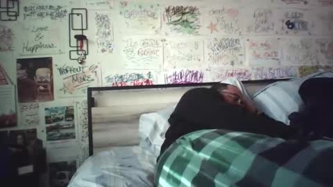 dbeamon92 online show from April 16, 12:05 pm