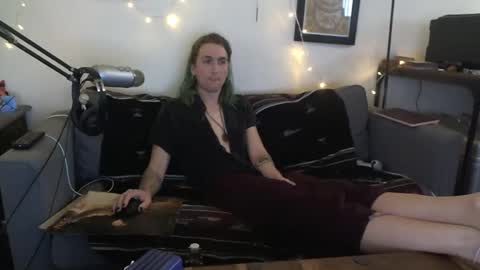 definatelyvegan online show from February 8, 11:09 pm