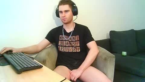 Snapshot of demoverzze chatting on January 19, 9:33 am Dominik online show from January 19, 9:33 am