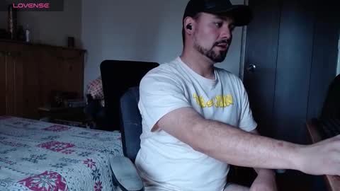 Dereck Mills3 online show from February 5, 8:05 pm