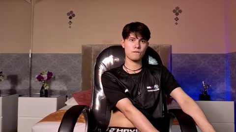 derek_sinn online show from February 11, 9:42 pm