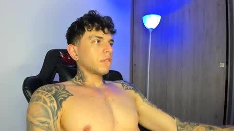 derekmuller11 online show from March 18, 1:19 am