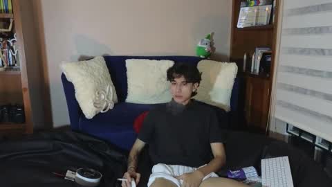 Derek online show from December 21, 12:07 am