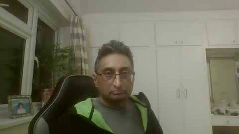 Snapshot of desiboi9 chatting on February 19, 12:25 am desiboi9 online show from February 19, 12:25 am