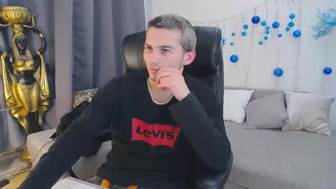 devin_ho online show from December 15, 7:53 pm