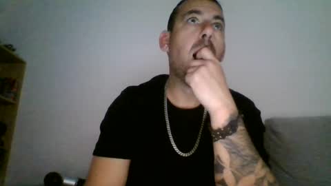 deydey83 online show from August 2, 6:17 pm