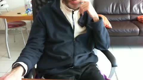 didonc from france..... online show from April 3, 4:48 pm