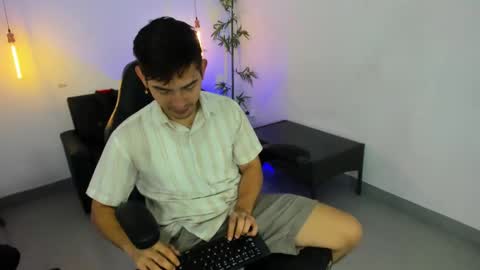 Snapshot of diegorogue_ chatting on December 9, 12:31 pm Diego rogue online show from December 9, 12:31 pm