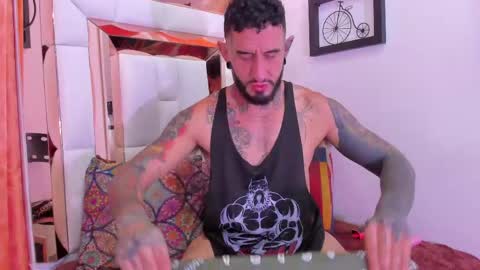 dilan_scootk_ online show from April 14, 7:46 pm