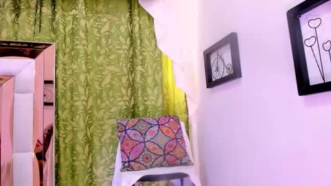 dilan_scootk_ online show from January 6, 7:29 pm