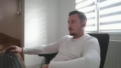 dim623 online show from October 22, 9:02 am