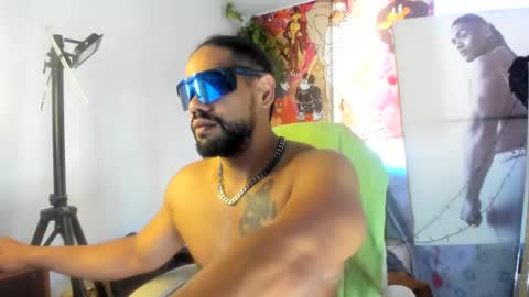 Snapshot of dimitry_muscle chatting on December 12, 12:44 pm dimitry kyle mucle online show from December 12, 12:44 pm