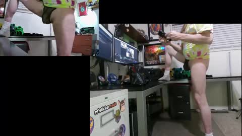 Snapshot of dinkdork094 chatting on February 11, 1:52 am Dinkdork just having a good time online show from February 11, 1:52 am