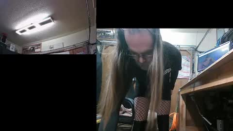 Snapshot of dinkdork094 chatting on December 5, 2:31 am Dinkdork just having a good time online show from December 5, 2:31 am