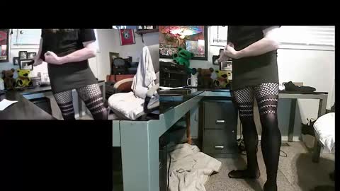 Snapshot of dinkdork094 chatting on December 28, 10:23 pm Dinkdork just having a good time online show from December 28, 10:23 pm