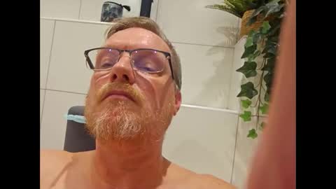 dirkkie1975 online show from May 2, 6:32 pm