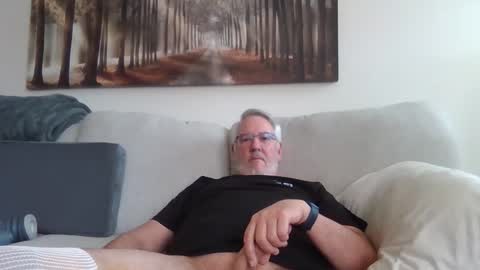 divadsialb online show from March 22, 6:35 pm