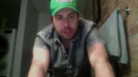 Snapshot of dj_chaterbate chatting on December 21, 4:09 am DJ Chaterbate online show from December 21, 4:09 am