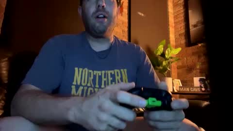 Snapshot of dj_chaterbate chatting on September 17, 5:41 am DJ Chaterbate online show from September 17, 5:41 am