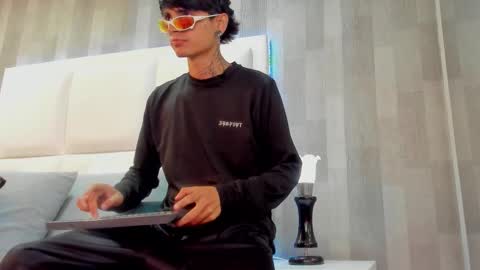 Dominic foox online show from February 11, 1:49 pm