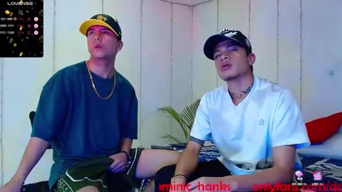 Snapshot of dominic_hanks chatting on January 10, 11:33 am DOMINIC AND ANDREW online show from January 10, 11:33 am