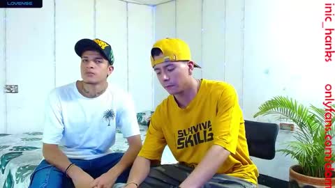 Snapshot of dominic_hanks chatting on February 4, 5:53 am DOMINIC AND ANDREW online show from February 4, 5:53 am