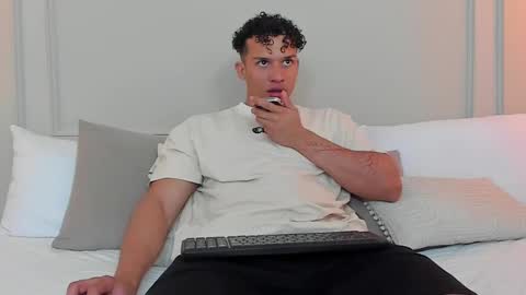 Dominick Star online show from March 2, 3:24 am