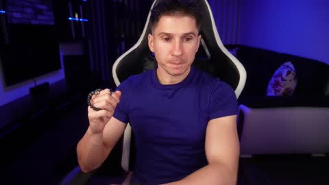 Dorian Reyes online show from December 20, 11:05 pm