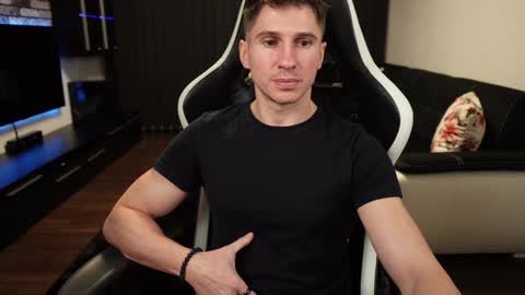 Dorian Reyes online show from December 16, 10:03 pm