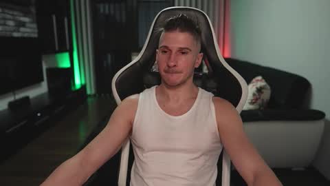 Dorian Reyes online show from November 2, 2:05 am