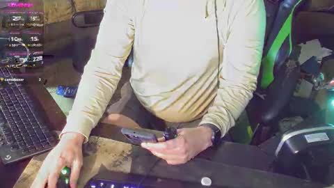 Snapshot of dotyoureyezez chatting on January 17, 12:10 pm DotYourEyezez  online show from January 17, 12:10 pm