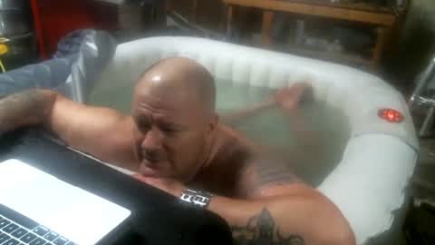 Snapshot of dr_frankensquirter chatting on January 2, 11:52 am ich wei es nicht online show from January 2, 11:52 am