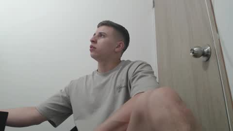 draco_boy2000 online show from October 29, 9:18 pm