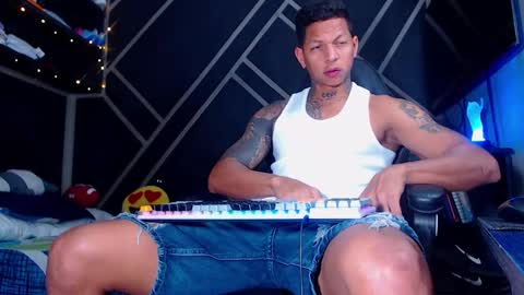 Snapshot of drake_jhonson08 chatting on October 14, 3:24 am Drake online show from October 14, 3:24 am