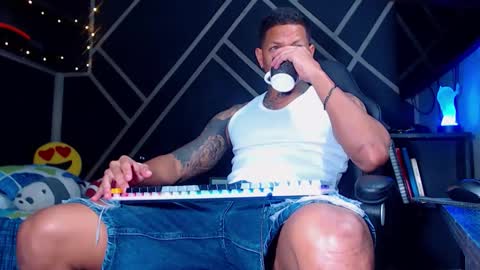 Snapshot of drake_jhonson08 chatting on September 15, 3:41 am Drake online show from September 15, 3:41 am