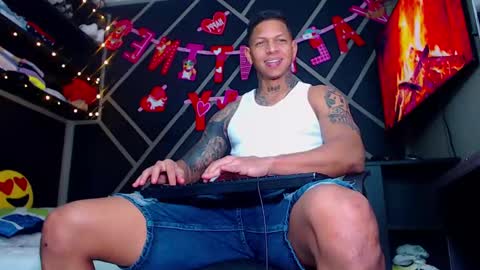 Snapshot of drake_jhonson08 chatting on February 14, 8:59 pm Drake online show from February 14, 8:59 pm