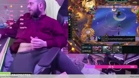 Snapshot of drawingcock chatting on February 1, 10:48 am drawingcock online show from February 1, 10:48 am