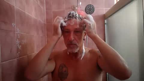 Snapshot of drummerboy72 chatting on October 21, 11:35 am drummerboy72 online show from October 21, 11:35 am