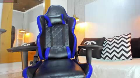 DUSAN  GREY online show from March 3, 3:58 am