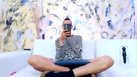 Dustin Dollin online show from February 18, 7:10 pm