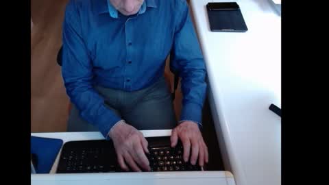 dutchpornking2 online show from March 28, 8:36 am