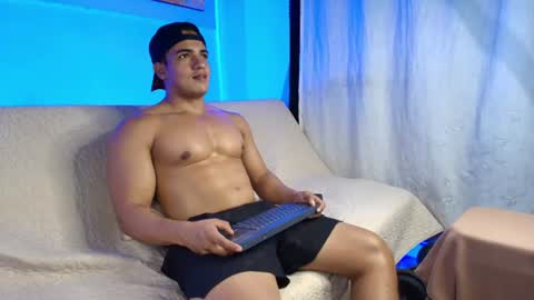dwayne_esteven10 online show from July 28, 1:35 am