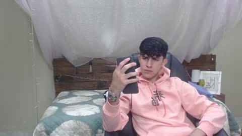 dyla_n18_ online show from January 19, 7:58 pm