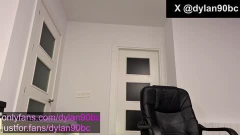 Snapshot of dylan_90 chatting on December 20, 6:35 pm dylan online show from December 20, 6:35 pm