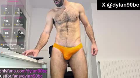 Snapshot of dylan_90 chatting on October 4, 6:24 pm dylan online show from October 4, 6:24 pm