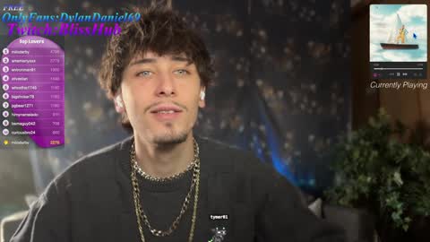 Snapshot of dylandaniel69 chatting on December 11, 8:38 pm Dylan Daniel 7.8 online show from December 11, 8:38 pm